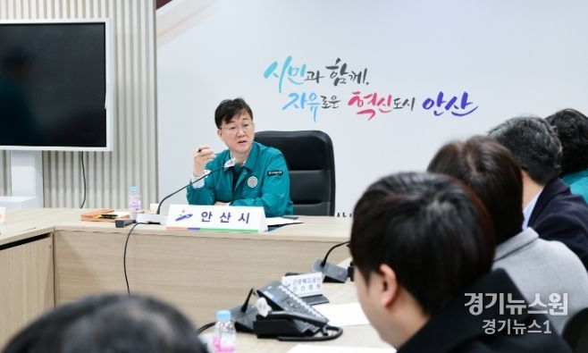 21일 안산시청에서 이민근 안산시장 주재로 관내 응급의료기관과 함께 비상진료대책 점검회의를 개최했다