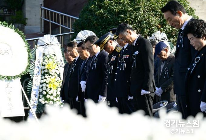 거제시 김영삼 전 대통령 서거 9주기 추모식, 고향 거제에서 열려