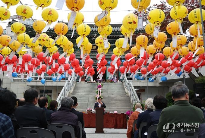 박강수 마포구청장이 부처님 오신 날을 맞아 석불사 봉축법회에 참석했다.