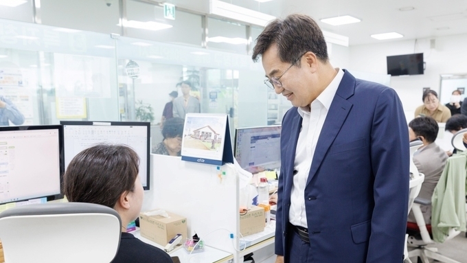 김동연, “어렵게 만든 제도”…고유가 피해지원금 현장 점검 및 직원 격려