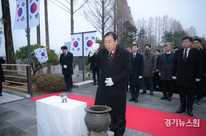 최민호 세종시장 충령탑 참배