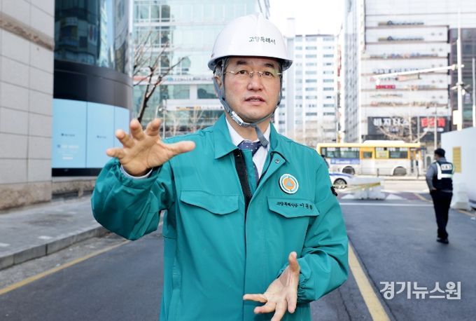현장 점검 중인 이동환 고양특례시장