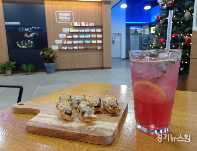 고야카페에서 판매 중인 고양장미음료