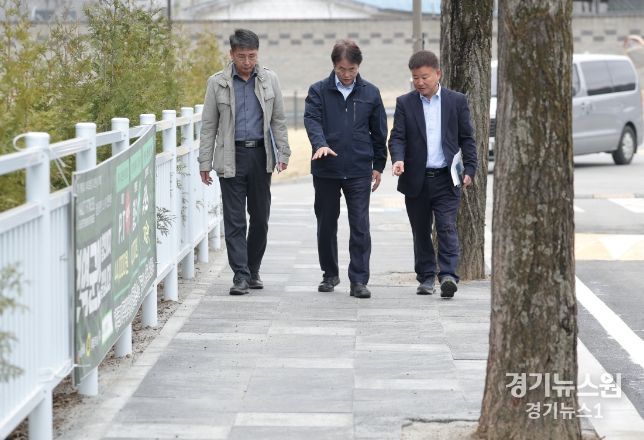 지축동 보행환경개선 현장을 방문한 이동환 고양시장