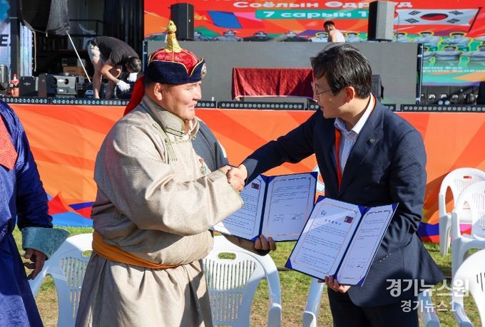 영암군민속씨름단, 몽골 울란바토르서 K-씨름 알려