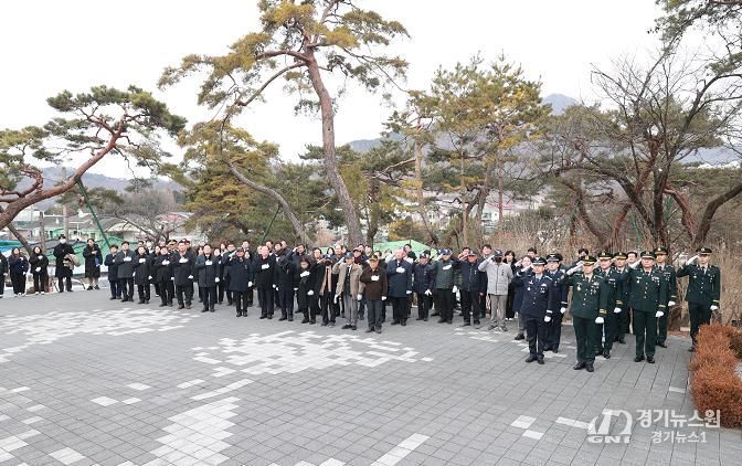 영월군 2025년 신년 충혼탑 참배