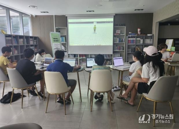 작은도서관 협력 프로그램 ‘DMC디에트르한강 작은도서관’