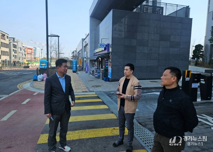 오산시의회 성길용 부의장 세교 2지구 교통 민원 현장 방문