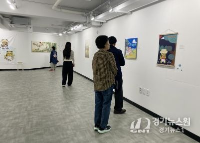 진도군 옥주골창작소에서 열린 협업 전시