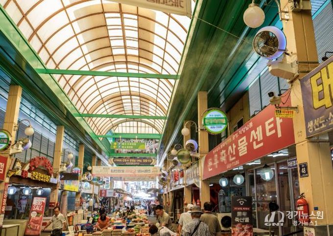 증평군, 장뜰시장에 쿨링포그 가동… 폭염 속 전통시장 ‘활력’