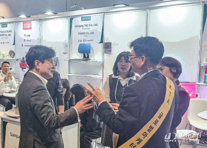 김병수 시장은 지난해 김포 관내 기업들의 유럽 판로 확대를 위해 오스트리아 비엔나에서 열리고 있는 ‘2024 KOREA BUSINESS EXPO VIENNA’에 기업인들과 동행해 글로벌 마케터 현지 미팅, 간담회 등에 참여했다.