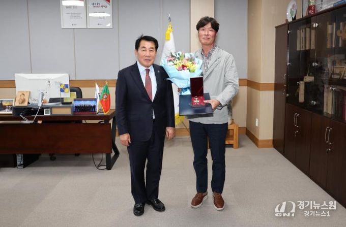 양산시, 6.25참전유공자 유족에 화랑무공훈장 전수