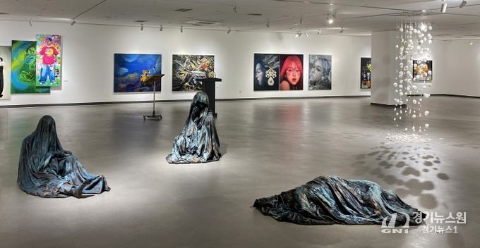 경상국립대학교(GNU) 사범대학 미술교육과는 10월 23일부터 28일까지 경남문화예술회관 제1전시실에서 제42회 경상국립대학교 사범대학 미술교육과 졸업작품전을 개최한다.