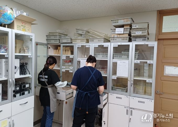 서산교육지원청 학교지원센터, 서산서남초 과학실 정리 지원 실시