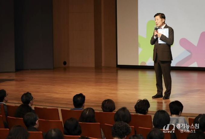 전성수 서초구청장이 23일 14시 심산기념문화센터에서 열린 구민 맞춤형 세무설명회에서 인사말씀하고 있다.