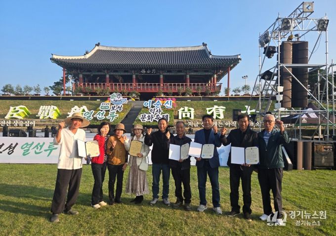 보성군, 제3회 대한민국 차나무분재대전 및 2025 전라남도 우수분재대전 성황리 마무리__제3회 대한민국 차나무분재대전 수상자 단체 사진