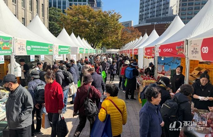 서울 한복판에서 만난 안동의 품격, ‘2025 왔니껴안동장터’, 열기 속에 성황리 마무리