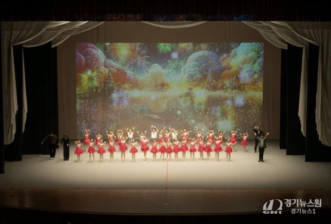 무용단 공연 사진