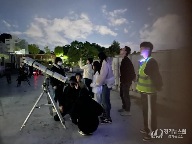 부산창의융합교육원, 2025 별 축제 ‘밤하늘, 빛을 따라’ 개최-작년 행사 모습.