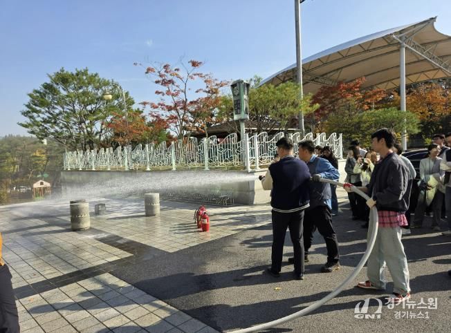 5일 기흥구청에서 합동 소방 훈련이 진행되고 있다