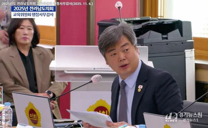 행정사무감사 중인 박원종 전남도의원