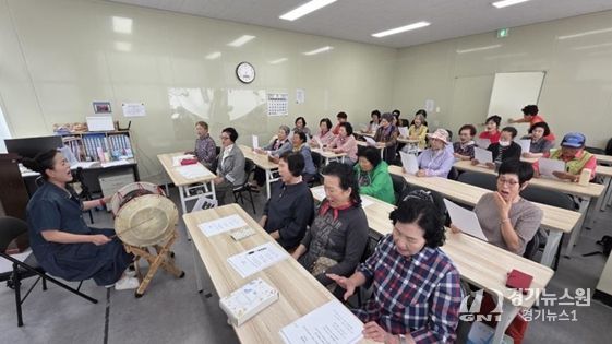 충주 문화도시센터 실버 대상 문화예술 교육 프로그램 국악과 창의적 나이듦
