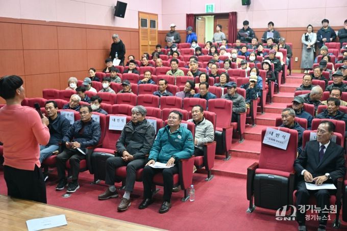 완주군의회 김재천 부의장, 발효사료 교육 통해 축산 현안 점검