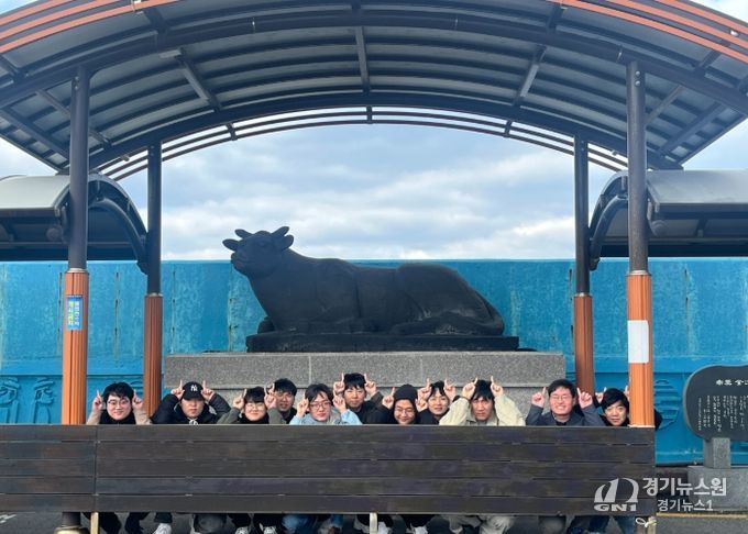 ‘지방공무원 직급별 소통·공감 역량강화 과정 중 제주 4·평화 기념관 방문 단체사진 및 조별 촬영 모습
