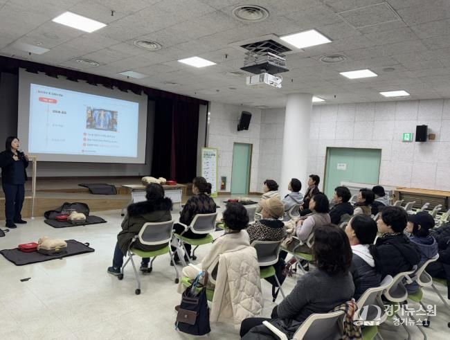 구리시는 지난 25일 “2025년 안전 문화운동 일환 안전보안관 심폐소생술 교육”을 실시했다.