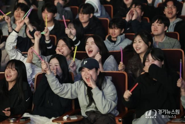 의왕 고3 청소년 힐링콘서트 <#OFF DAY>, 성공적 개최