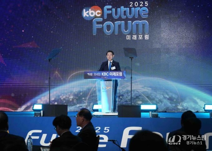 김영록 전라남도지사가 26일 여수 소노캄호텔에서 열린 ‘제4회 KBC미래포럼’ 행사에서 인사말을 하고 있다.