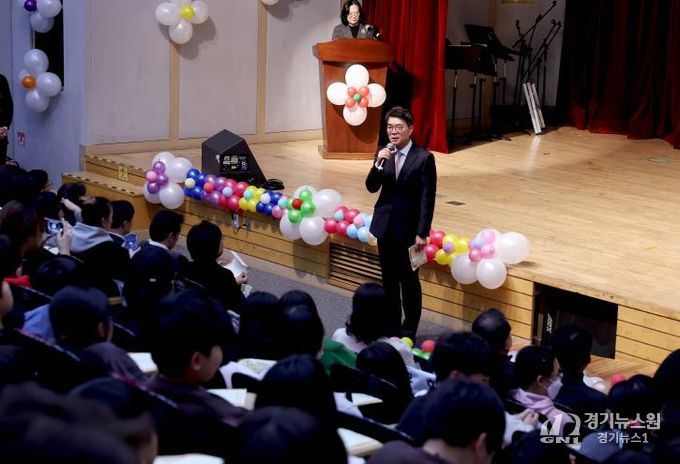 '2025년 지역아동센터 연합문화제'에서 인사말하는 정원오 성동구청장