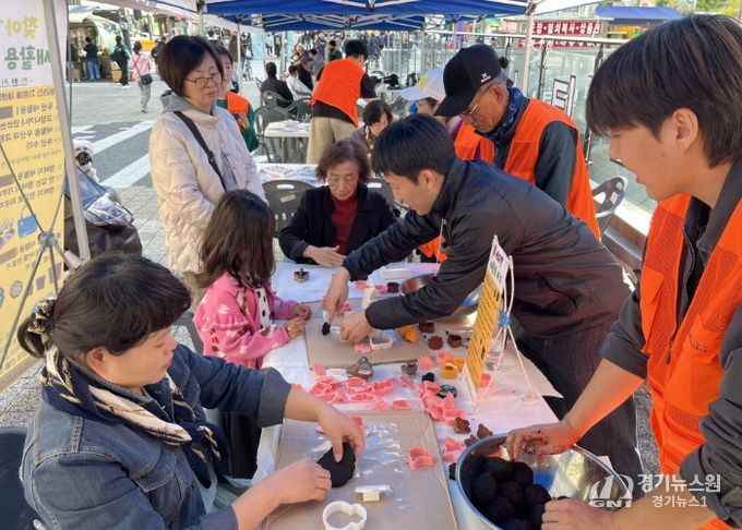 고양시문촌9종합사회복지관‘친한친구' 모임에서 운영한 새활용 마켓