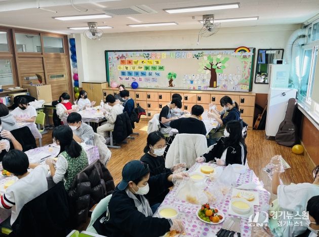 광주 광주매곡초, 6학년 파티셰 진로 체험... 케이크 만들며 적성 탐색