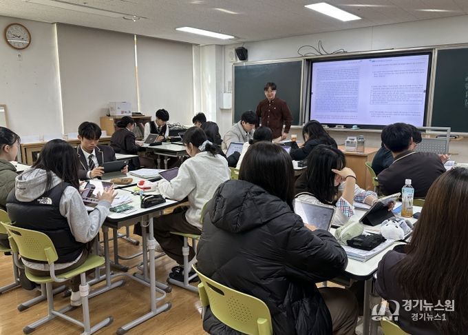 3일 해남고등학교에서 ‘헌법 가치와 시민적 책임’을 주제로 수업이 진행되고 있다.