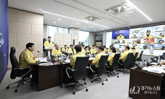 지난 12월 4일 시청 재난안전상황실에서 열린 ‘2025년 강설ㆍ한파 대비점검회의’ 현장