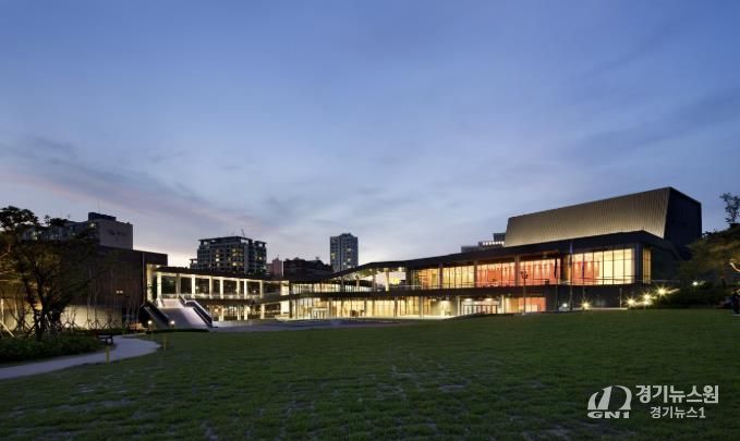 강동아트센터 전경