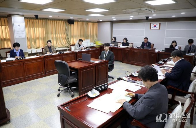 수원특례시의회 환경안전위원회, 조례안 등 안건심사