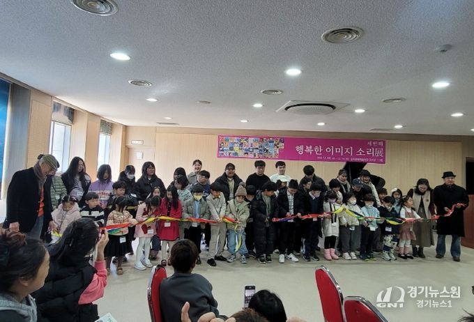 꼬마 어린이 작가들의 감성으로 채워진 행복 전시