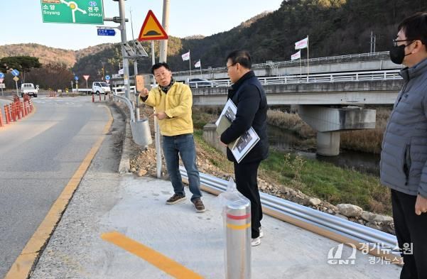완주군의회 유이수 의원, 소양천 자전거도로 개설사업 현장 점검