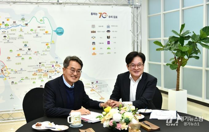 김병수 김포시장은 지난달 3일 김동연 경기도지사를 만나 김포골드라인 등 김포교통현안에 대해 적극 건의했다.