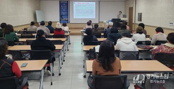 점촌도서관, 2025년 하반기 글사랑문학회 작가 특강