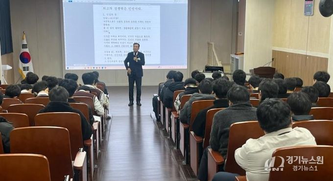 방한일 충남도의원, 충남반도체마이스터고 인성교육 특강