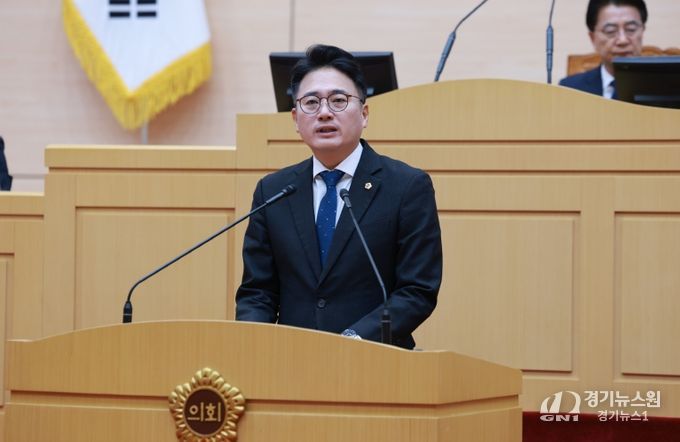 진호건 전남도의원이 본회의장에서 5분자유발언을 하고 있다.