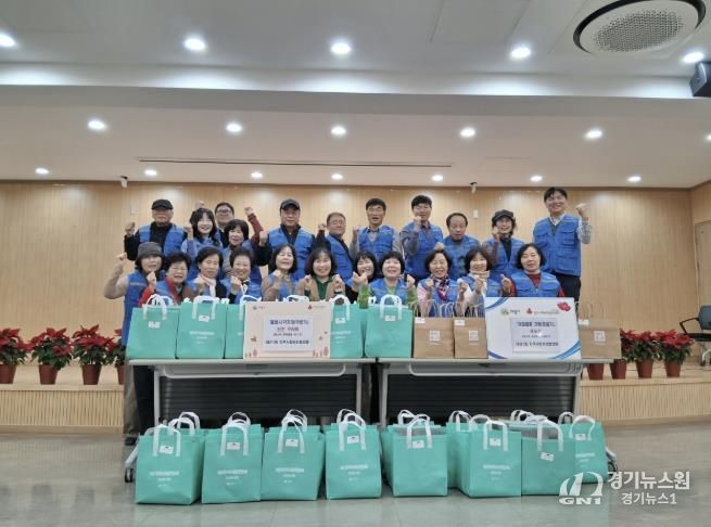 의왕시 내손1동지역사회보장협의체, 돌봄 사각지대 가구에 반찬 나눔 및 겨울용품 지원