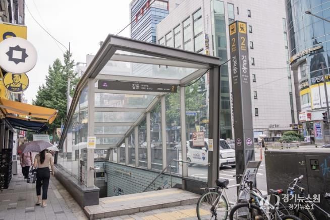 길동역 2번 출입구 현장사진