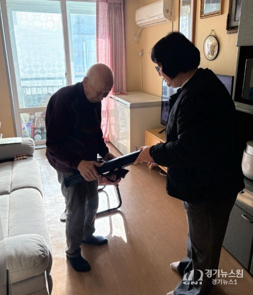 부발읍 연말 맞아 100세 이상 어르신 가정 방문, 존경과 감사 전해