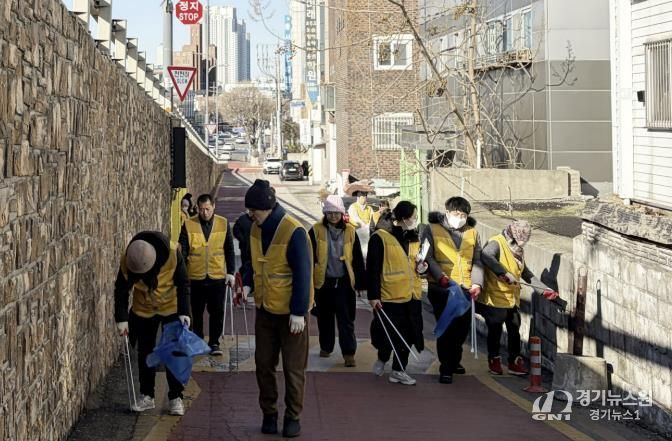 수원시 장안구 연무동, 마음샘정신재활센터와 함께 겨울 연말맞이 대청소 실시
