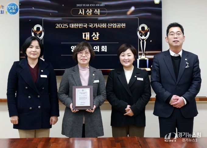 2025년 대한민국 국가사회산업공헌 “대상” 수상 기념사진