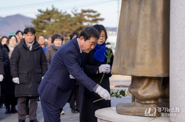 증평군 새해 첫날 연병호 항일역사 공원 참배